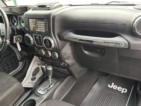 Used 2017 Jeep Wrangler Sport w/ Quick Order Package 24S AWD/4WD image 33
