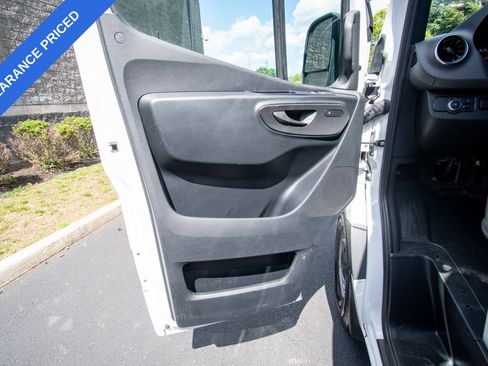 Used 2025 Mercedes-Benz Sprinter 2500 image 10
