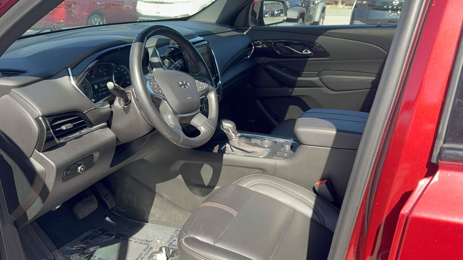 Used 2023 Chevrolet Traverse RS AWD/4WD image 17