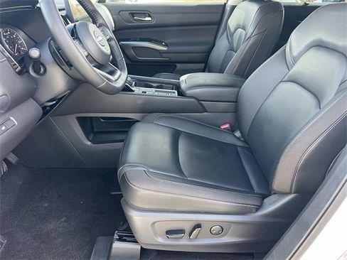 Certified 2025 Nissan Pathfinder SL w/ SL Premium Package image 19
