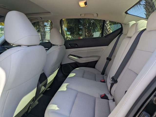 Used 2023 Nissan Altima 2.5 SV w/ SV Premium Package FWD image 13