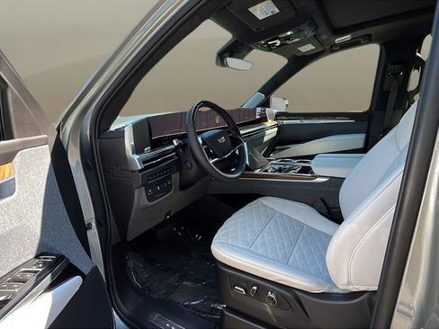 Certified 2025 Cadillac Escalade Sport Platinum w/ LPO, Floor Liner Package image 13