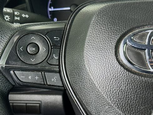 Used 2025 Toyota Corolla LE FWD image 11