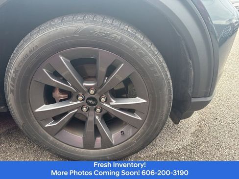 Used 2022 Ford Explorer XLT w/ Equipment Group 202A image 4