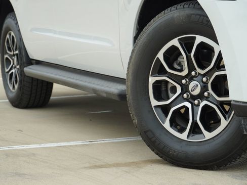 Used 2024 Ford Expedition XLT image 3