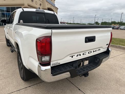 Used 2022 Toyota Tacoma SR5 RWD image 9