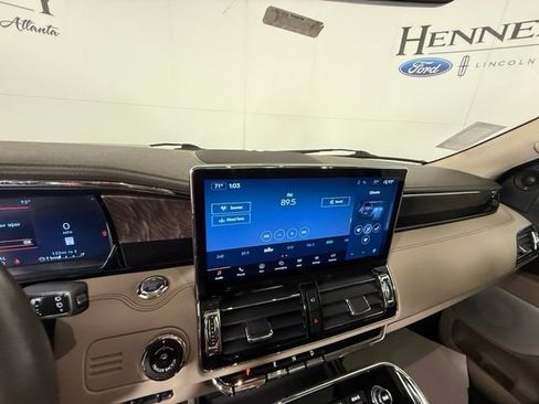 Used 2023 Lincoln Navigator L Reserve AWD/4WD image 21