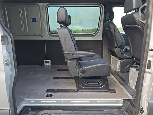 Used 2024 Mercedes-Benz Sprinter 2500 image 5