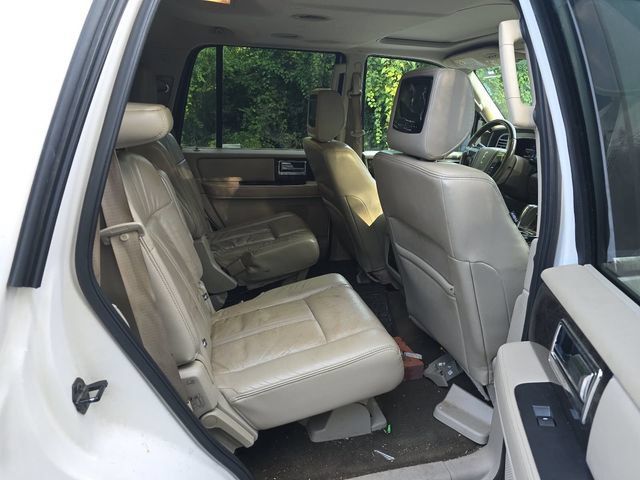 Used 2015 Lincoln Navigator 4WD image 29