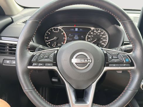 Used 2023 Nissan Altima 2.0 SR FWD image 16