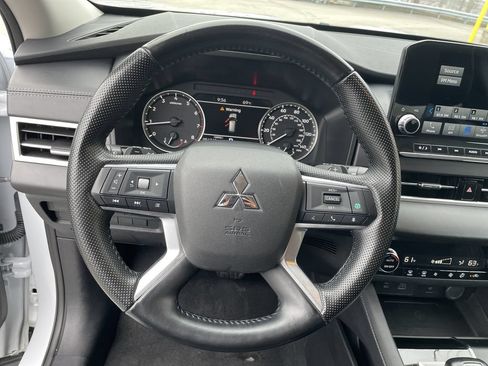 Used 2024 Mitsubishi Outlander SE FWD image 16