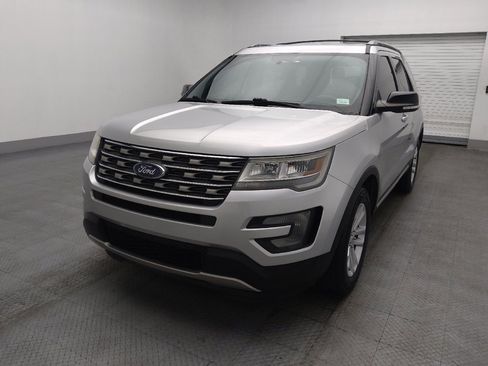 Used 2017 Ford Explorer XLT image 15