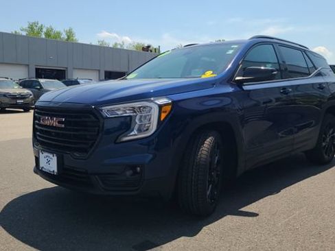 Used 2023 GMC Terrain SLT w/ Tech Package AWD/4WD image 3