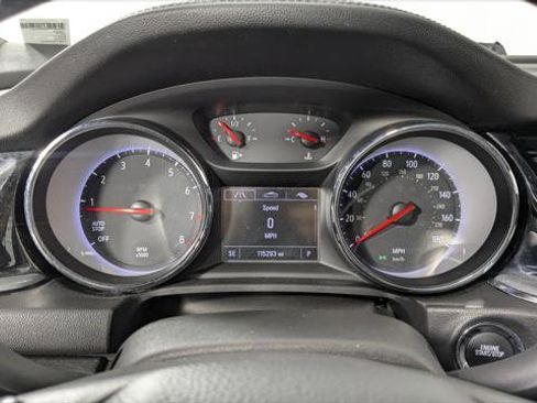 Used 2018 Buick Regal Preferred image 27