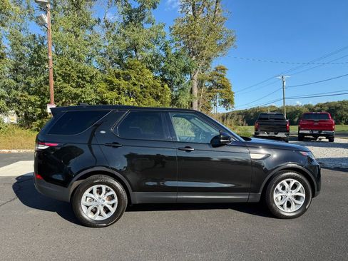 Used 2020 Land Rover Discovery SE image 8