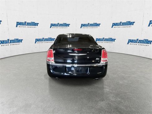 Used 2013 Chrysler 300 image 9