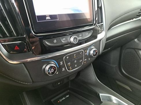 Used 2023 Chevrolet Traverse LT AWD/4WD image 13