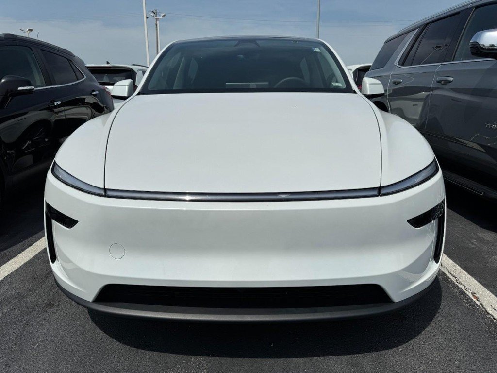 Used 2026 Tesla Model Y Long Range AWD/4WD image 2