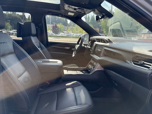 Used 2024 GMC Yukon Denali w/ Denali Reserve Package AWD/4WD image 22