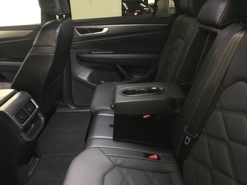 Used 2024 Volkswagen Atlas Cross Sport SE image 13