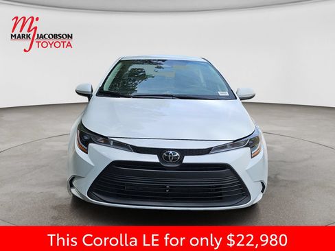 Used 2025 Toyota Corolla LE FWD image 3