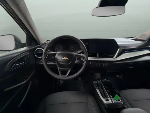 Used 2025 Chevrolet Trax LS FWD image 10