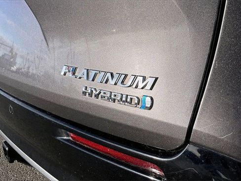 Used 2023 Toyota Sienna Platinum image 34