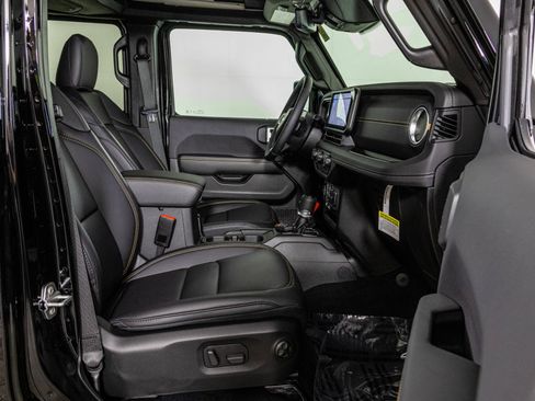 New 2026 Jeep Wrangler Unlimited Sahara AWD/4WD image 39