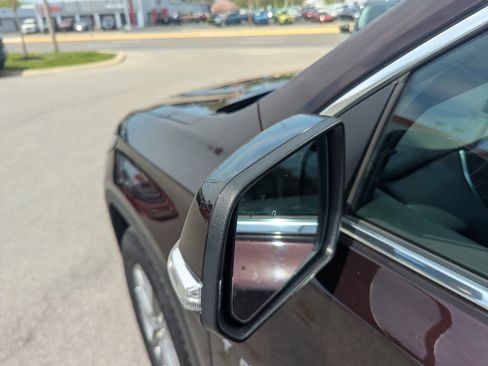 Used 2022 Chevrolet Traverse LT image 47