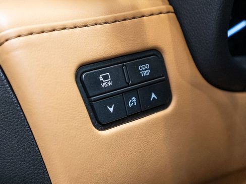 Used 2023 Lexus LX 600 4WD w/ Luxury Package image 21