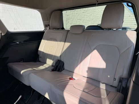 Used 2022 Ford Expedition Limited image 27