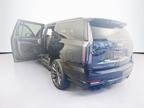 Used 2025 Cadillac Escalade ESV V AWD/4WD image 39