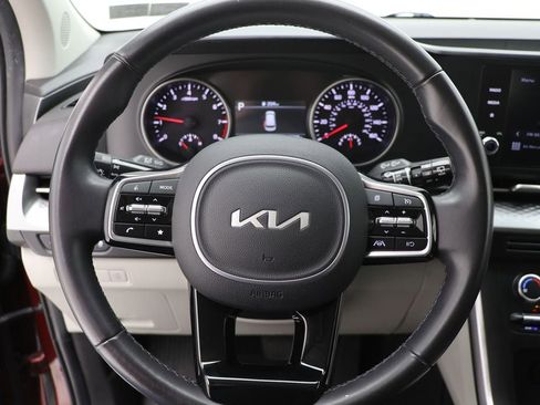 Used 2024 Kia Carnival LX image 17