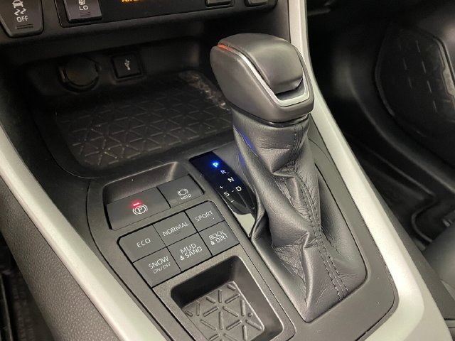 Used 2022 Toyota RAV4 XLE Premium AWD/4WD image 10
