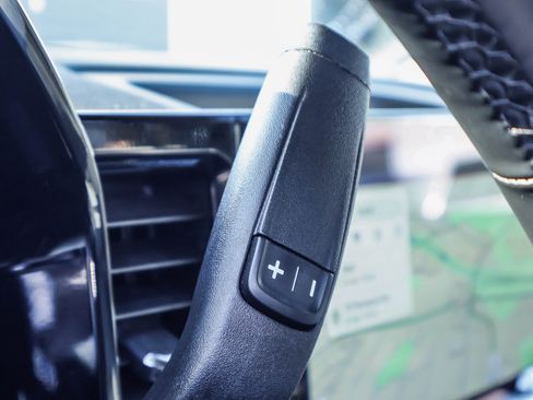 Certified 2025 GMC Sierra 1500 SLT image 11