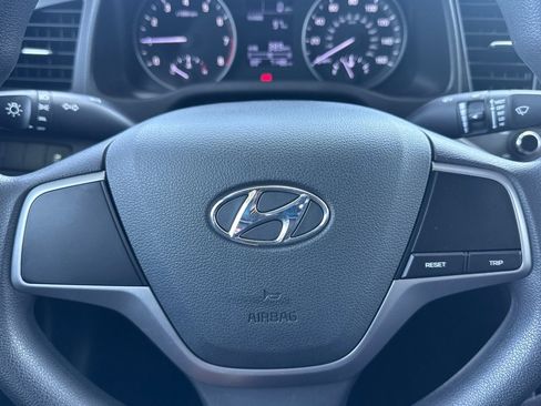 Used 2018 Hyundai Elantra SE FWD image 20