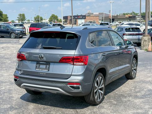 Used 2024 Volkswagen Taos SE FWD image 16