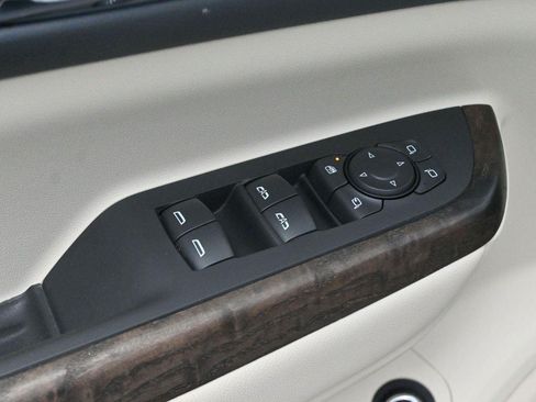 Used 2023 GMC Acadia Denali w/ Denali Ultimate Package FWD image 12