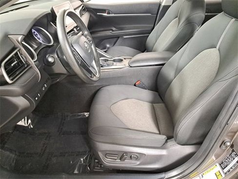 Used 2022 Toyota Camry LE image 19