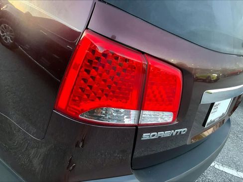 Used 2012 Kia Sorento LX image 27
