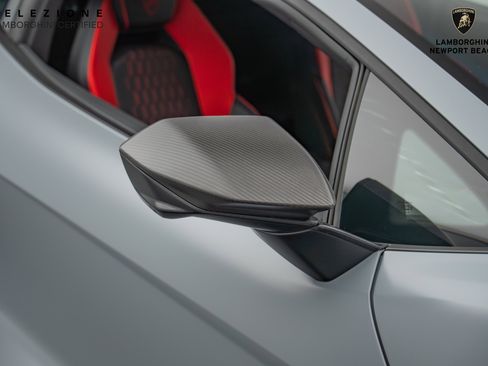 Used 2024 Lamborghini Revuelto image 4