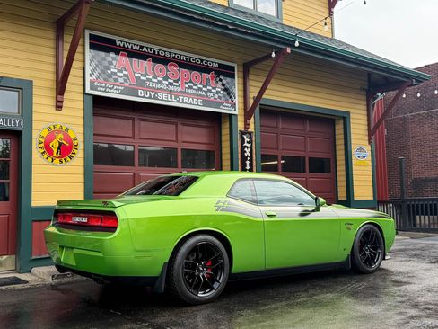 Used 2011 Dodge Challenger R/T RWD image 4
