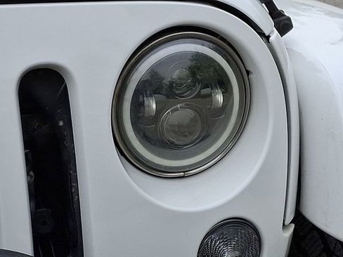 Used 2015 Jeep Wrangler Unlimited Sahara w/ Dual Top Group AWD/4WD image 11