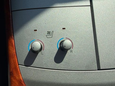 Used 2005 Toyota Avalon Limited FWD image 17