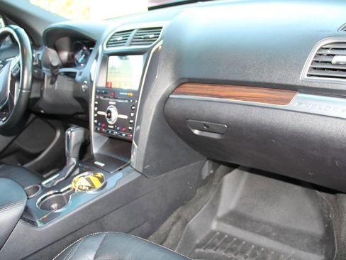 Used 2017 Ford Explorer Limited image 14