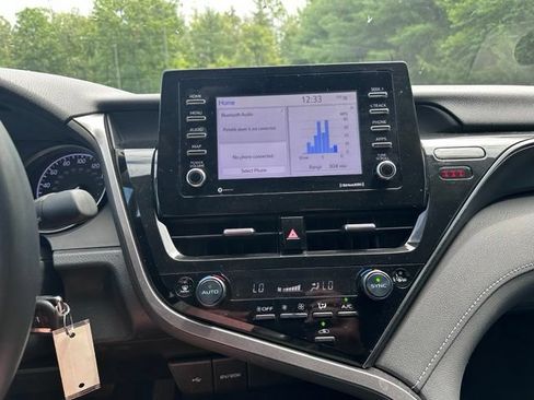 Used 2022 Toyota Camry SE FWD image 13