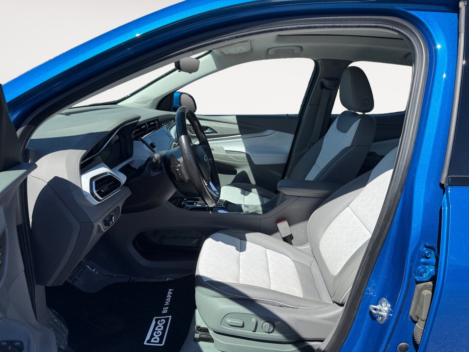 Used 2023 Chevrolet Bolt EUV Premier w/ Sun & Sound Package FWD image 10