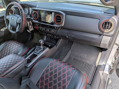Used 2019 Toyota Tacoma TRD Sport AWD/4WD image 31