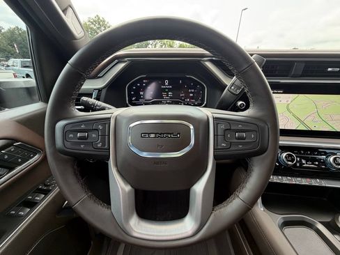Used 2024 GMC Sierra 3500 Denali w/ Denali Reserve Package AWD/4WD image 10