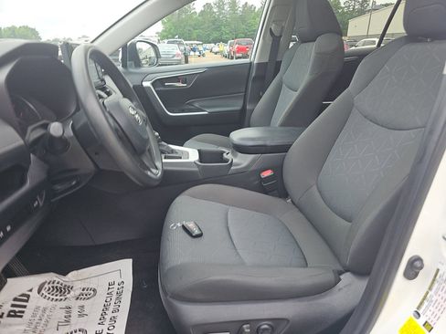 Used 2022 Toyota RAV4 XLE w/ Convenience Package FWD image 10